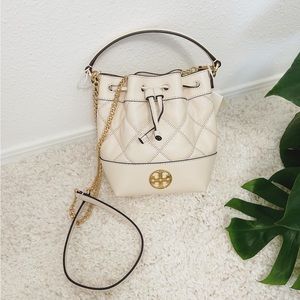 NWT!! Tory Burch Willa Bucket Bag in Cream color with chain strap